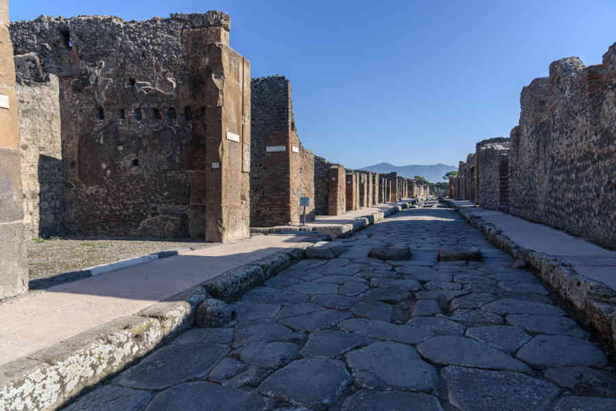 037 - Italia - Pompeya - parque arqueológico de Pompeya - calle.jpg